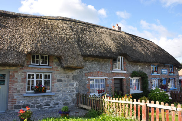 Irland, Adare mit strohgedeckten Häusern