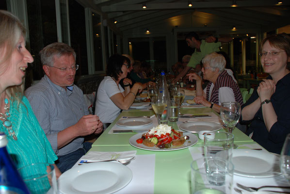 Griechenland: Insel Santorin, Kamari, Abendessen in der Taverne