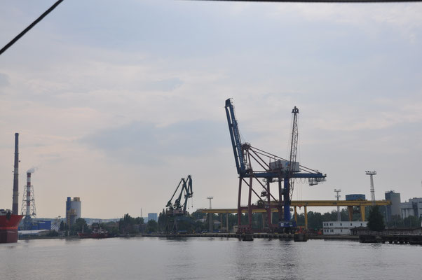 Polen: Danzig: Nach der Stadt Führung Essen in der Piroggerie und Bootsfahrt und danach ins Edelrestaurant Goldwasser