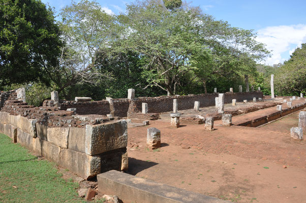 Sri Lanka, Mihintale, Giribanda Cetiya