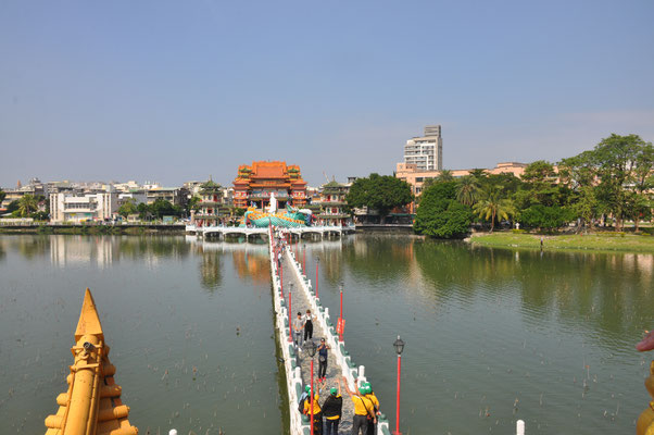 Taiwan, Kaohsiung, Lotus-See mit Drachen und Tigerpagode