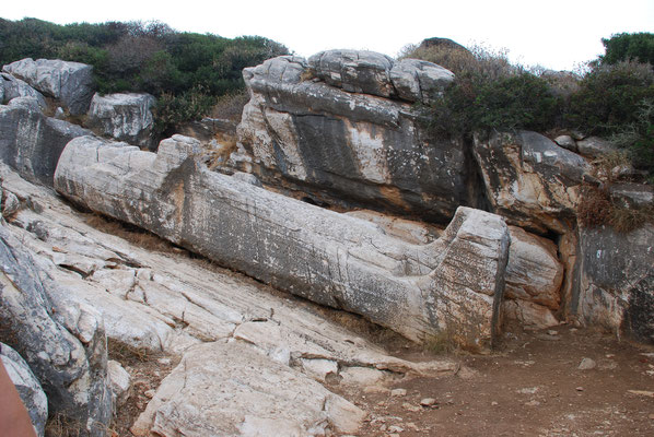 Griechenland: Insel Naxos, unvollendete Marmorstatue in den Steinbrüchen von Apollon