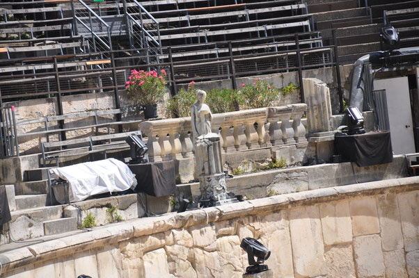 Frankreich, Nimes, Arena und Tempel
