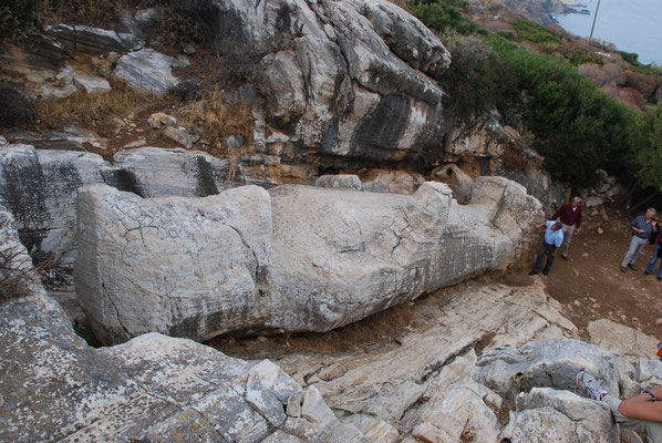 Griechenland: Insel Naxos, unvollendete Marmorstatue in den Steinbrüchen von Apollon