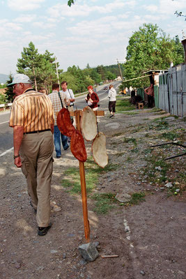 Georgien, Verkauf von Fladenbrot am Straßenrand