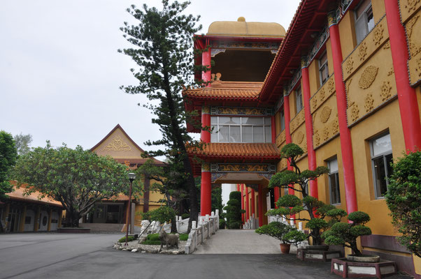 Taiwan, Kaohsiung, Kloster Fo Guan Shan, Besichtigung mit einem Mönch aus Österreich