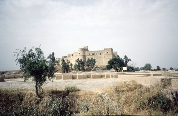 Iran, Ruinen von Susa, mit der Burg fanzösischer Archäologen