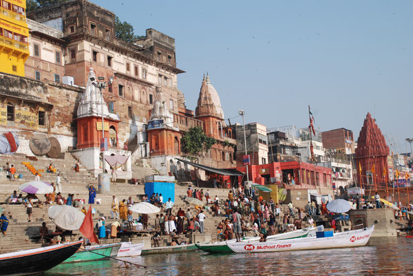 Indien, Varanasi, Verbrennungsplätze und Bootsfahrt auf dem Ganges