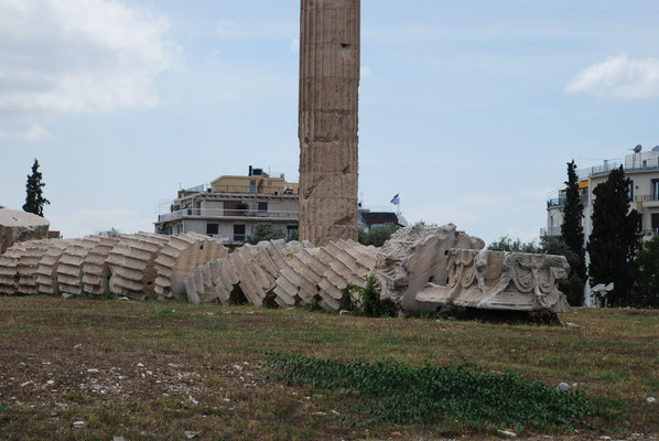 Griechenland: Athen: Hadriansbogen und Zeustempel