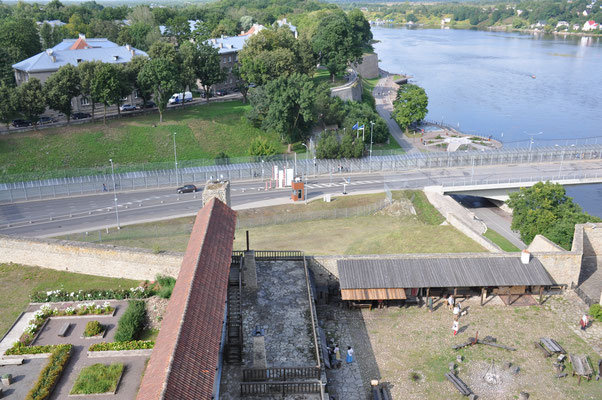 Estland, Narva, Hermannsfeste an der Grenze zu Russland, Blick auf die Grenzanlage zu Russland