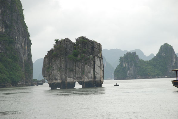 Vietnam, Fahrt in der Halong Bay