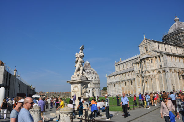 Italien, Pisa, Platz der Wunder mit dem schiefen Turm