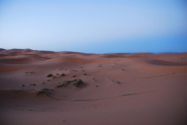 Marokko, Sonnenaufgang in den Sanddünen von Erg Chebbi, Sahara