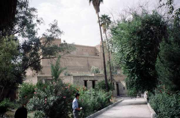 Iran, Ruinen von Susa, mit der Burg fanzösischer Archäologen 