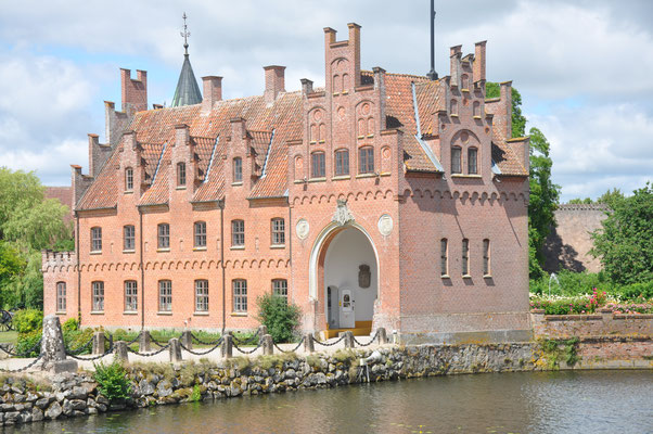 Dänemark, Schloss Egeskov mit Oldtimer Museum und Mode Museum