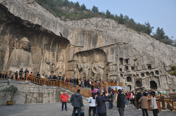 China, Longmen Grotten am Yi Fluss
