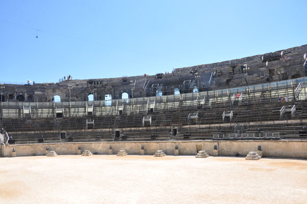 Frankreich, Nimes, Arena und Tempel