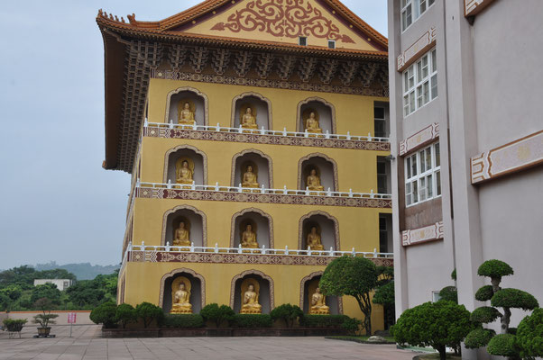 Taiwan, Kaohsiung, Kloster Fo Guan Shan, Besichtigung mit einem Mönch aus Österreich