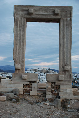 Griechenland: Insel Naxos, Antikes Tempeltor mit Apollontempel