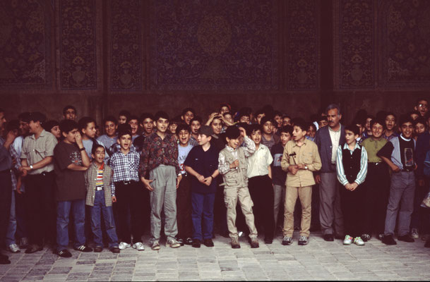 Iran, Isfahan, Imam Moschee, Schulklasse