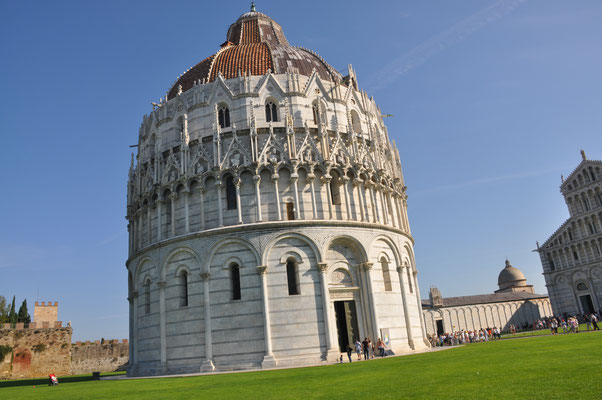 Italien, Pisa, Platz der Wunder mit dem schiefen Turm