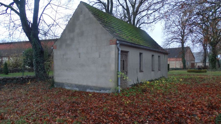 Das Nebengebäude vor der Dachsanierung | Foto: A. Breuer 2026, Vietlübbe