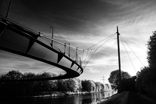 Bild 3: Bridge over the river
