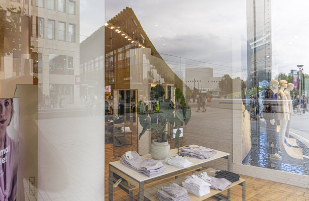 Bild 03: Blick ins Schaufenster