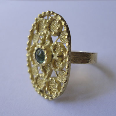 Anello in oro 18 kt con smeraldo