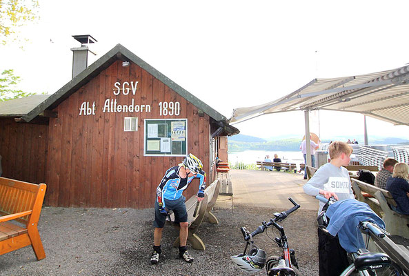 Die SGV-Hütte in Attendorn lädt zum Verweilen ein. (Foto: Tom Kleine)