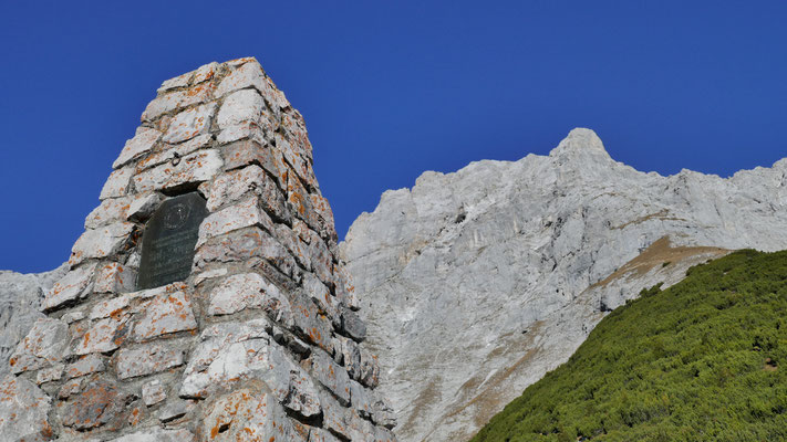 Wieder beim Denkmal