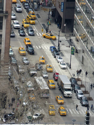 (M) Top of the Rock. Blick in die Strassen von New York
