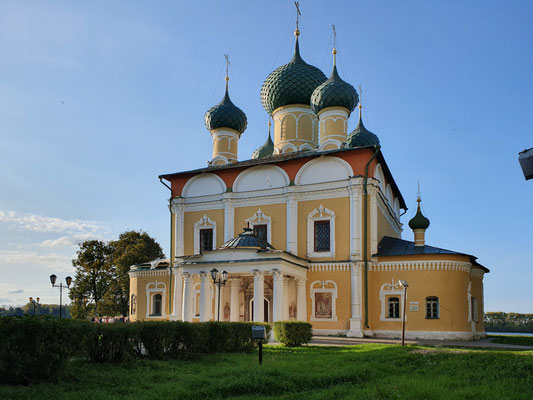 Kirche der Verklärung und des Lobes der Heiligen Jungfrau (Khram Preobrazheniya Gospodnya I Pokhvaly Presvyatoy Bogoroditsy)