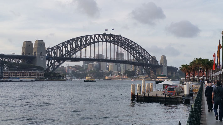 Nachtessen im Hafen von Sydney