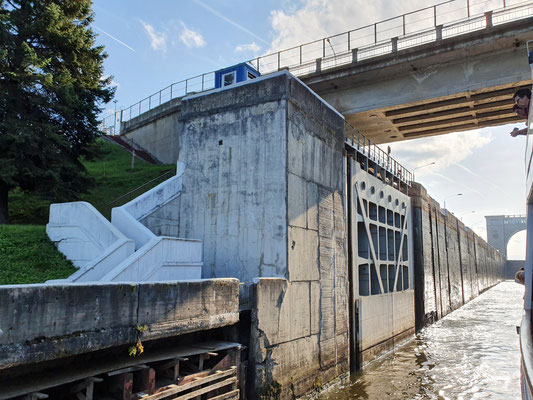 Einfahrt in die Uglitscher Schleuse