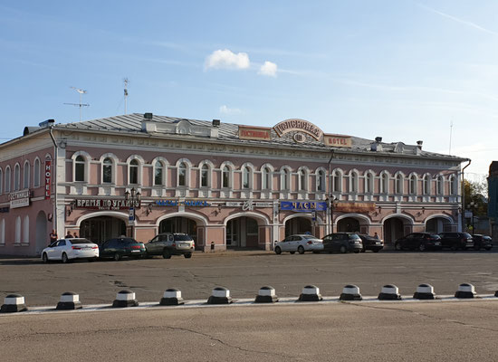 Dorfplatz Uglitsch. Uspenskaya Hotel