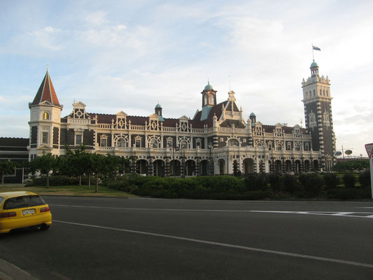 Bahnhof Dunedin am Abend