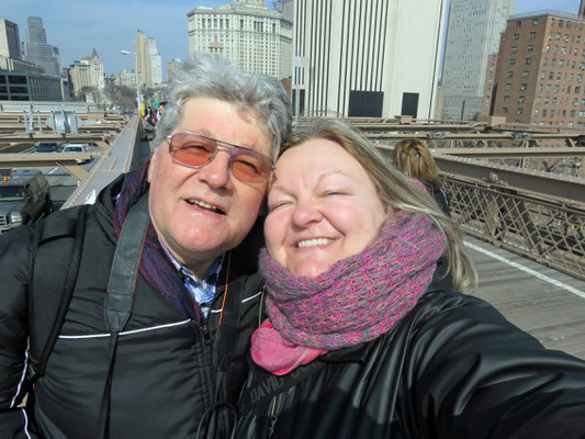 (X) Auf der Brooklin Bridge