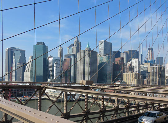 Auf der Brooklin Bridge. Blick auf Manhattan South