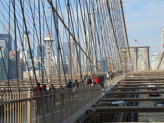 (X) Auf der Brooklin Bridge