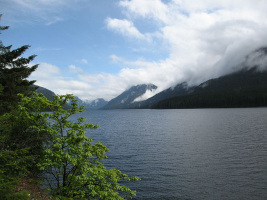 Buttle Lake. Das Wetter bessert sich