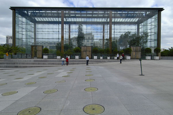 Parc André Citroën. Wenn die Wasserfontänen den Betriebskosten zum Opfer fallen.