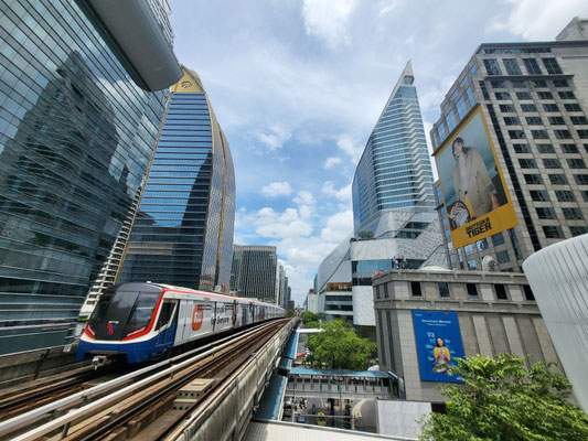 Phloen Chit Road