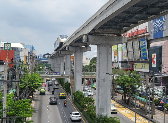 MRT Lat Phrao 83