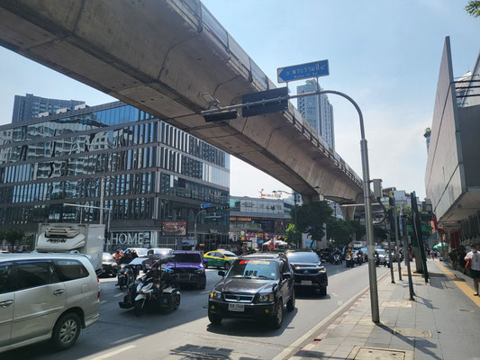Y-junction of Sukhumvit and Rama IV
