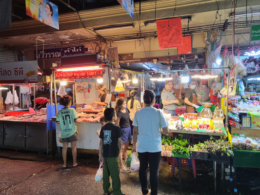Huai Khwang Market