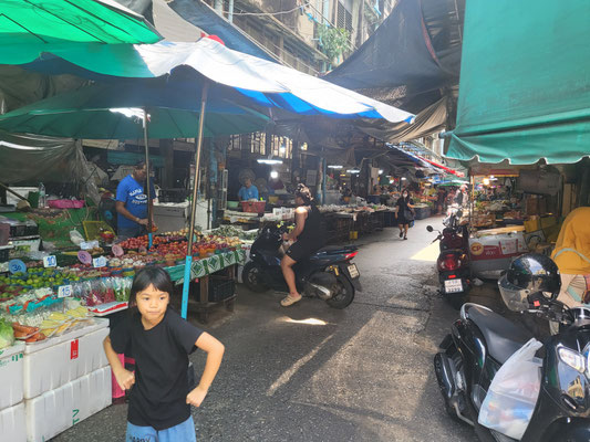Phra Khanong Market