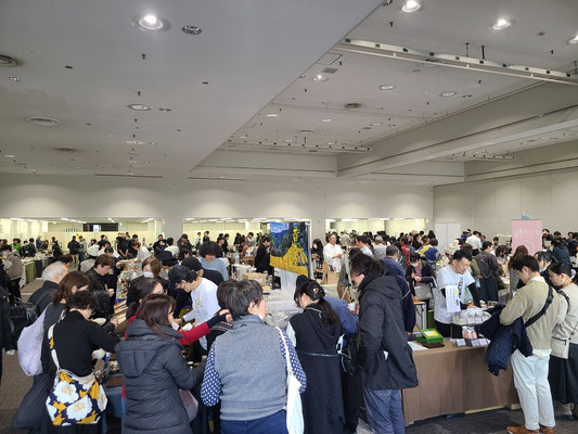 広い会場。熱気がすごかった