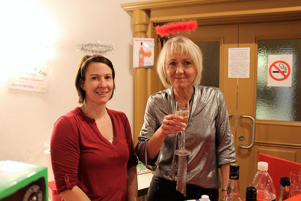 Sektbar-Team Ingrid und Roswitha