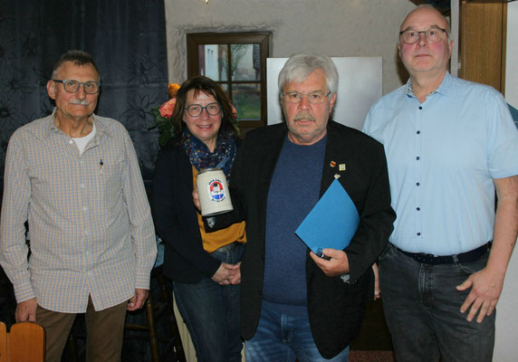 Kassier Reinhold Vogel, 2. Vorsitzende Jutta Albert, Walter Steger für 50 Jahre 1.Vorstand und Heiko Spindler, Laudator (v. links)